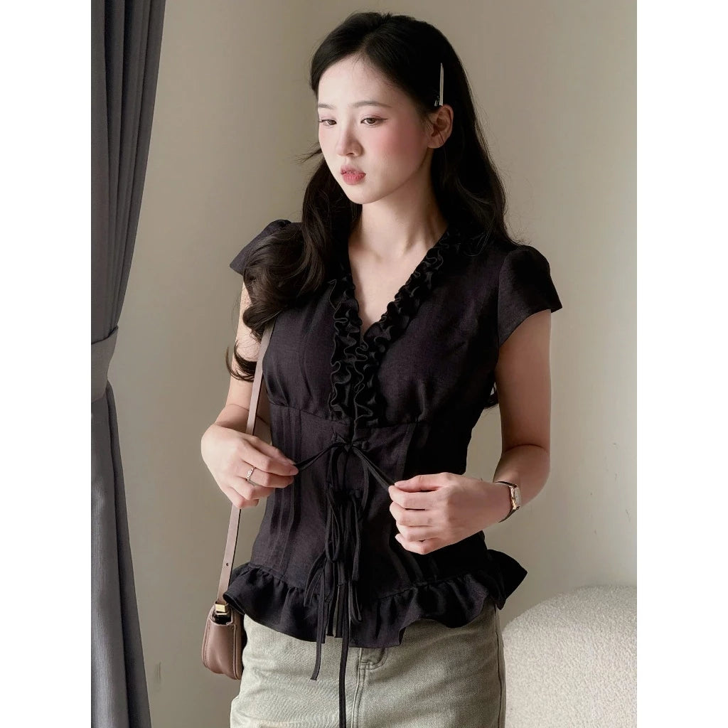 เสื้อคอวีพรางหุ่น”รุ่นคลอเซส“ (Closet) by VÂNNA