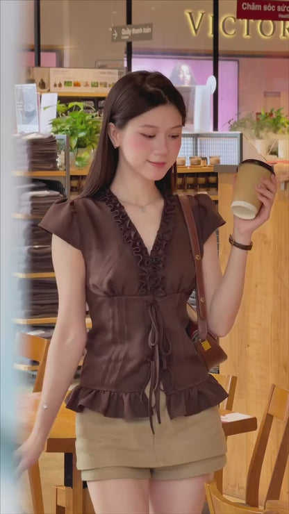 เสื้อคอวีคัตติ้งเข้ารูปช่วงเอว รุ่น”คลอเซส“ (Closet) by VÂNNA